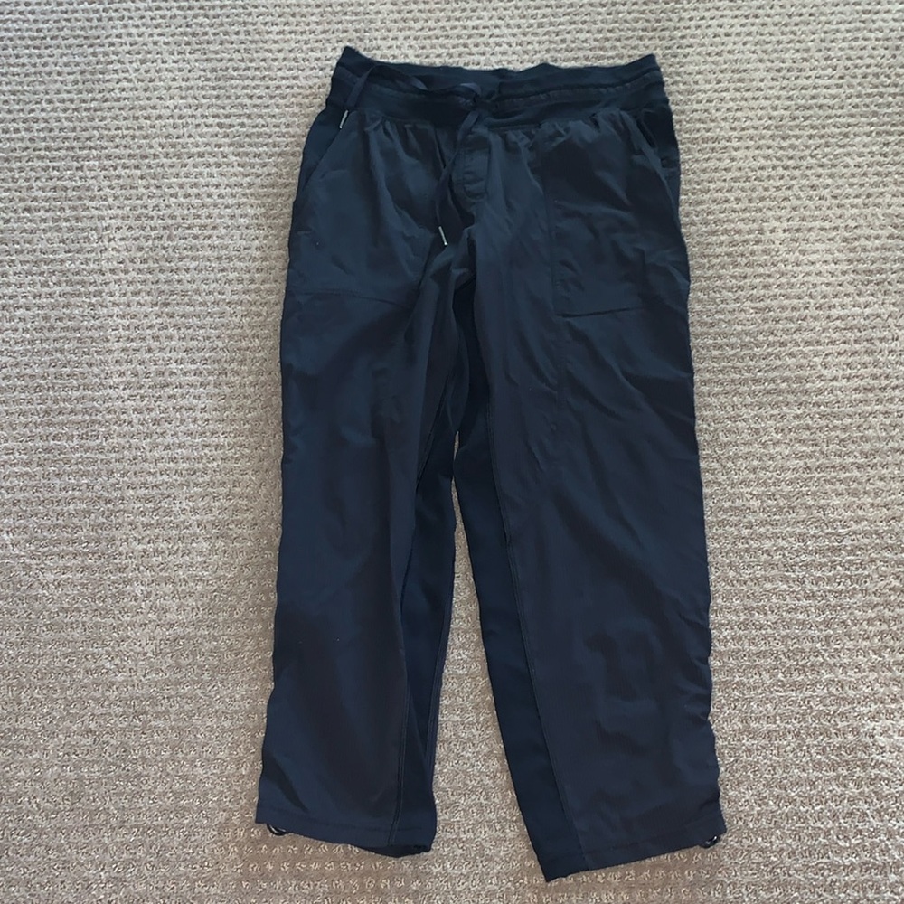 Lululemon dance studio 25”. Size 8. Black